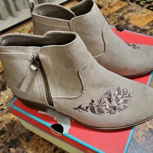 Arizona women's boots size 7.5 W